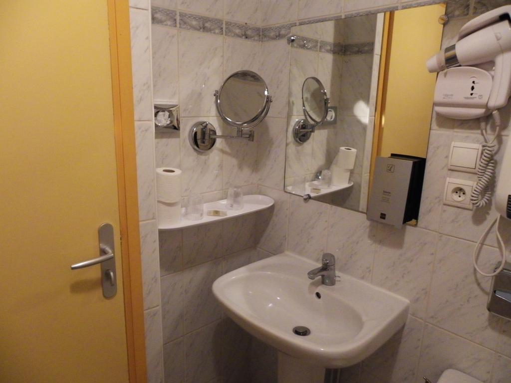 Le Bilboquet Hotel Le Puy-en-Velay Екстериор снимка